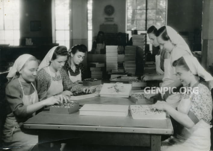 Stollwerck brothers' company (later Figaro n.p.) - Packaging of chocolate candies.