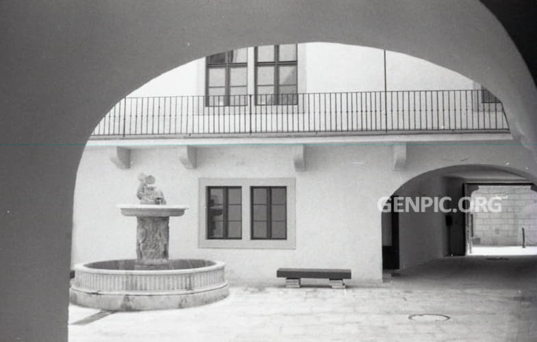 Primate's Palace (Primacialny palac) - Courtyard. Fish Fountain.