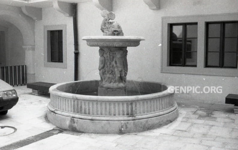 Primate's Palace (Primacialny palac) - Courtyard. Fish Fountain.