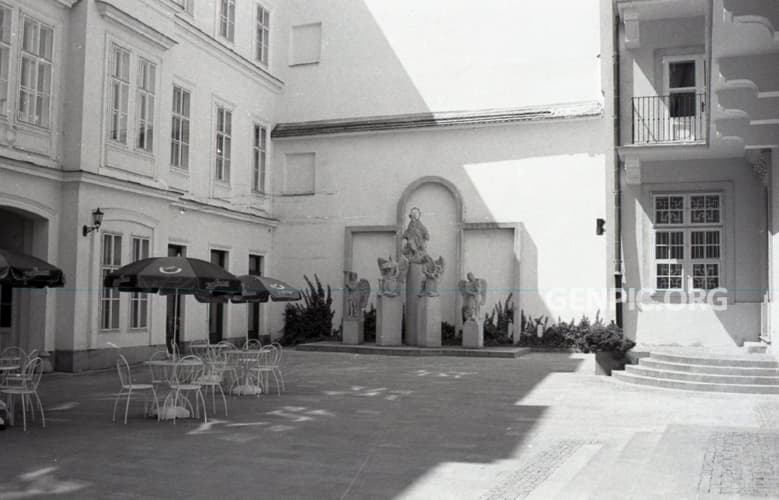 Primate's Palace (Primacialny palac) - Courtyard.