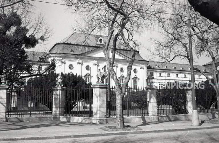 Úrad vlády Slovenskej republiky (Letný arcibiskupský palác).