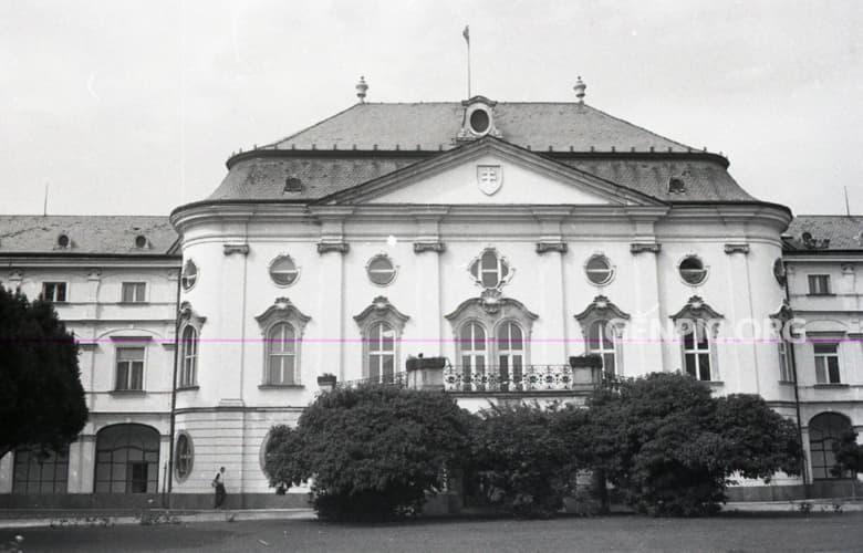 Úrad vlády Slovenskej republiky (Letný arcibiskupský palác).