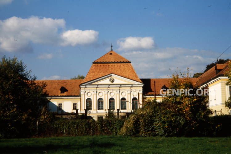 Manor House Tovarniky.