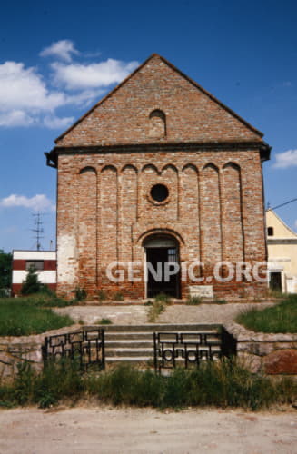 Rímskokatolícky kostol Narodenia Panny Márie (románska stavba).