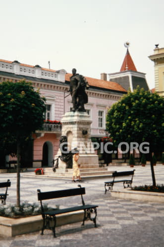 Statue of General Klapka.