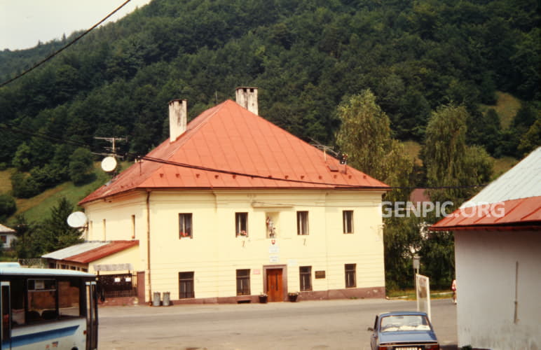 Centrum obce - Obecný úrad, Materská škola, Obecná polícia.