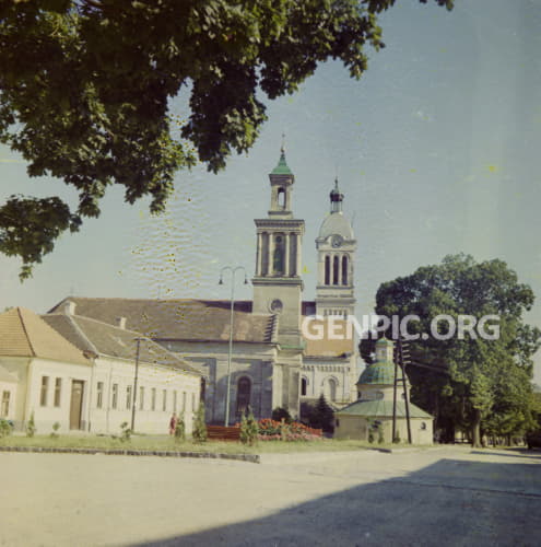 Ulica - Kostol evanjelickej cirkvi augsburského vyznania (Nemecký kostol) a Kostol evanjelickej cirkvi augsburského vyznania (Slovenský kostol).