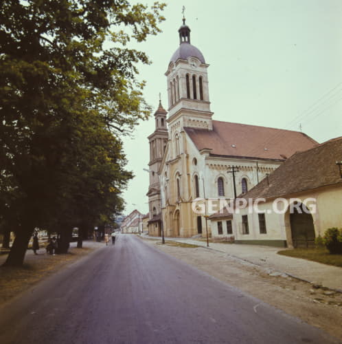 Ulica -  Kostol evanjelickej cirkvi augsburského vyznania (Slovenský kostol) a Kostol evanjelickej cirkvi augsburského vyznania (Nemecký kostol).