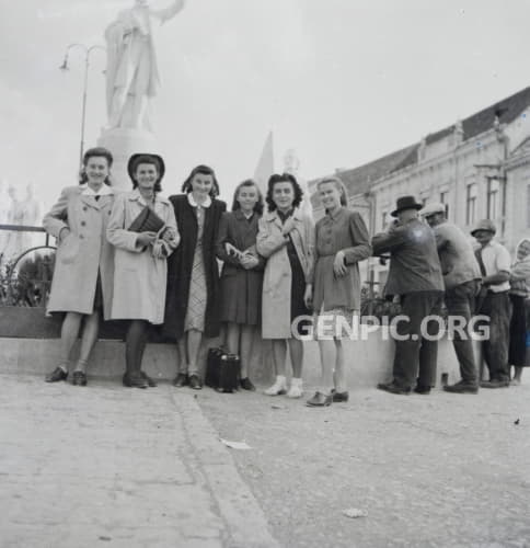 Young women in front of the Statue of Ludovit Stur.