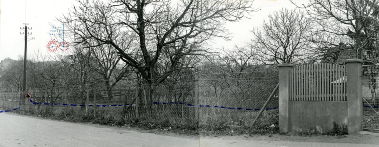 Traces of an illegal attempt to cross the border between the Czechoslovak Socialist Republic and Austria.
Original photo description: View of the Hankova family's path from the apartment.