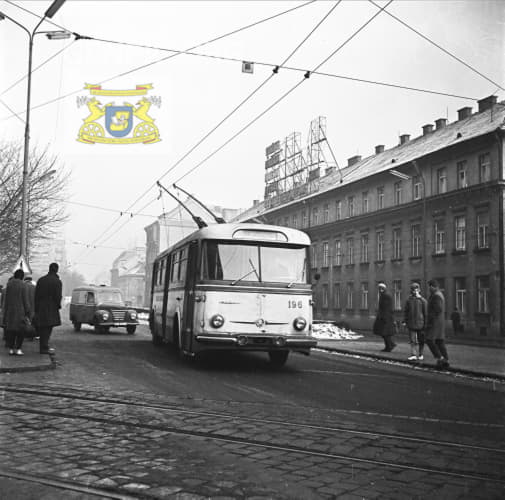 Public transport – Trolleybus No. 14.