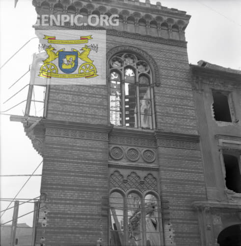 Demolition of the neolog synagogue.