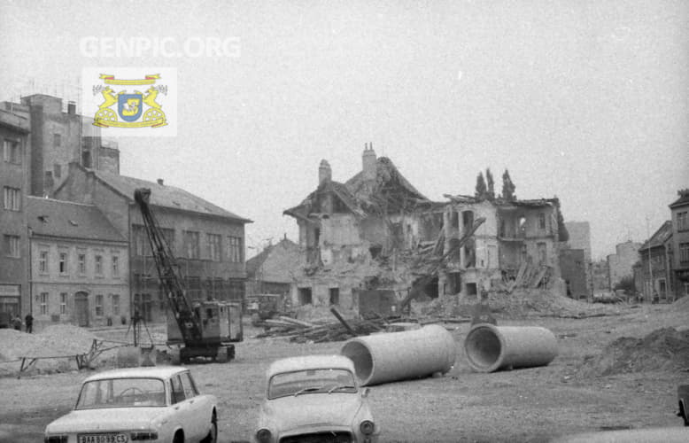 Demolition of buildings in connection with the reconstruction of the street and the construction of the SNP Bridge.