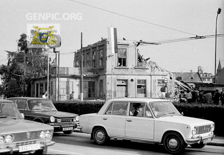 Demolition of the Hron (Lerchner) restaurant.