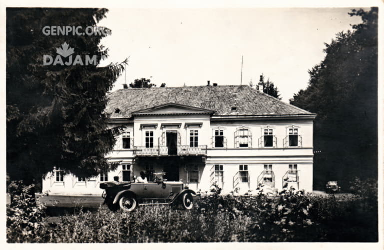 A car in front of the historical building.