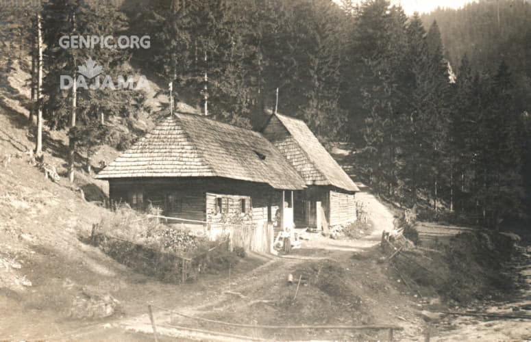 Zrubová usadlosť v lokalite Oblazy (Kvačianska dolina - Chočské vrchy).