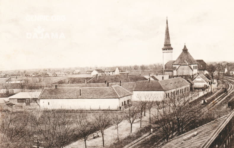 Centrum mesta. Rímskokatolícky kostol svätého Ladislava.