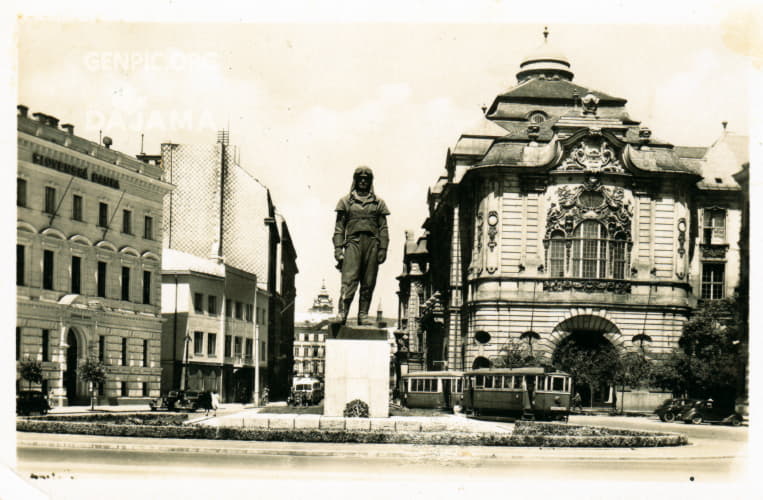 Statue of General M.R. Stefanik.