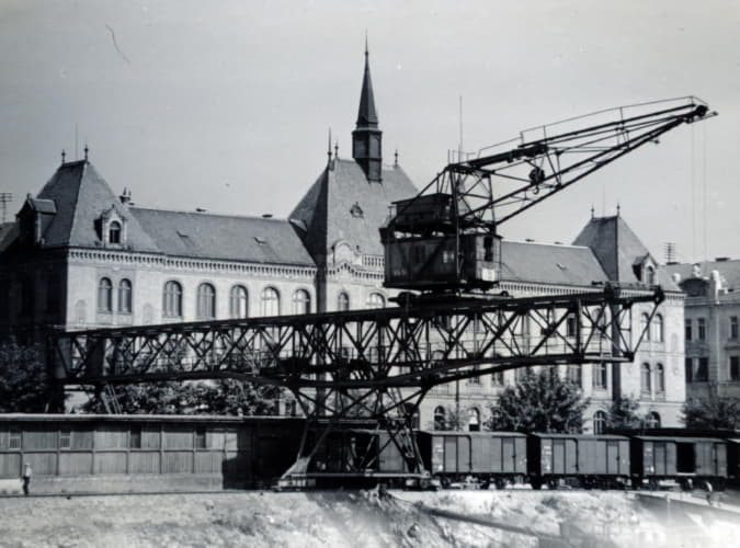 Port. Gantry crane.