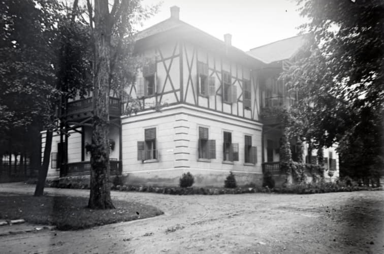 Budova.