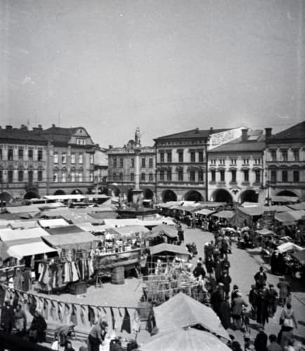Trh. Masarykovo náměstí.