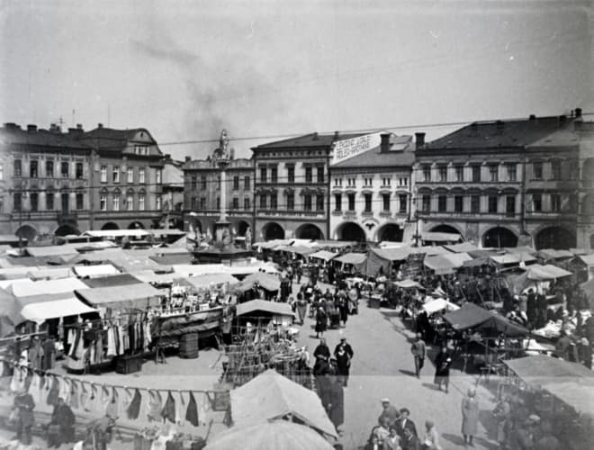 Trh. Masarykovo náměstí.