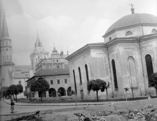 Evanjelický kostol a historicka radnica.
