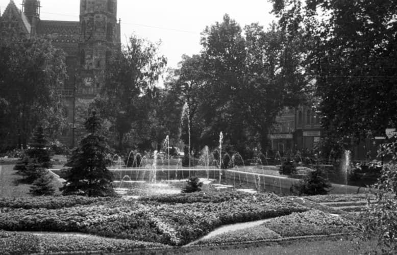 Fountain in front of the Saint Elisabeth Cathedral.