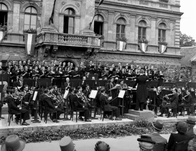 Concert in front of the Old Town Hall.