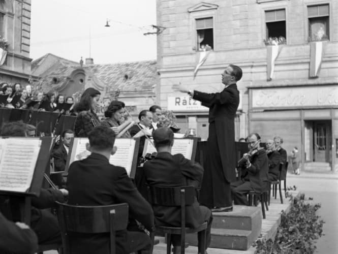 Concert in front of the Old Town Hall.
