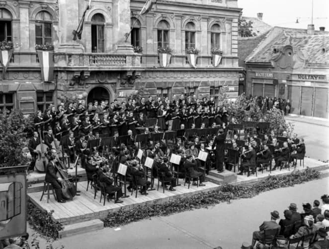 Concert in front of the Old Town Hall.