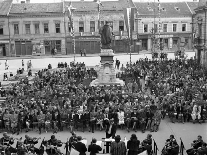 Concert in front of the Old Town Hall.