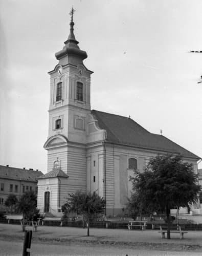 Rímskokatolícky kostol svätého Jána Krstiteľa.