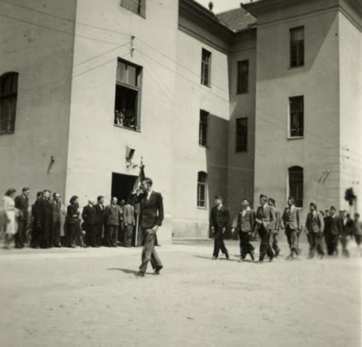 Gymnázium.
