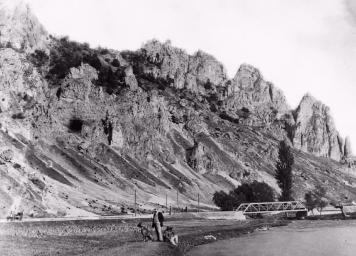 Slnecne skaly (Sunny rocks). Bridge over the Rajcanka River.