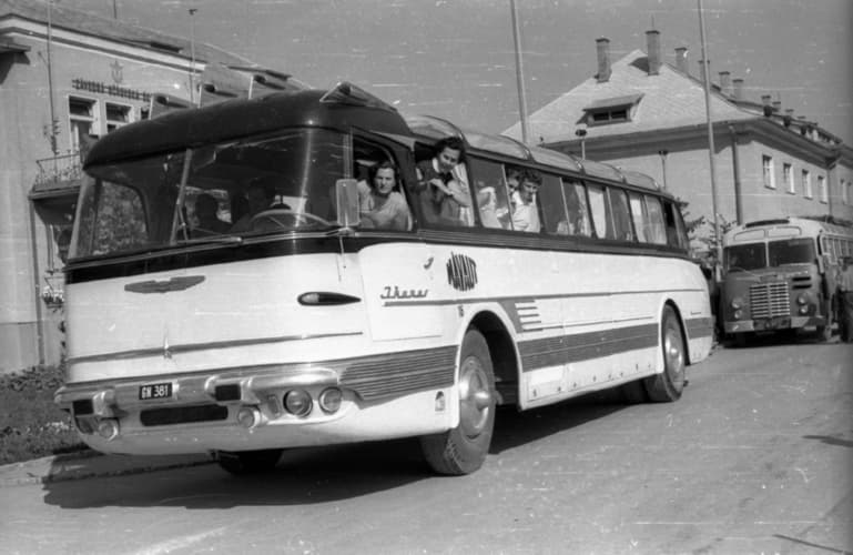 Turistický autobus.