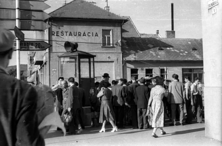 Pouličný ruch. Štefánikova trieda.