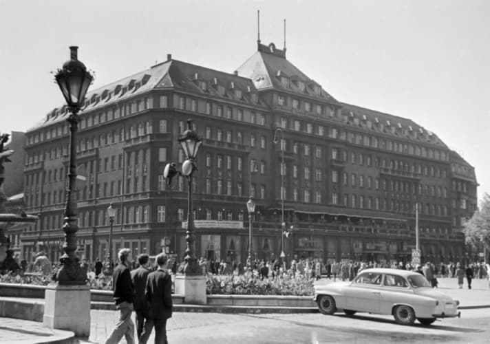 Hotel Carlton.
