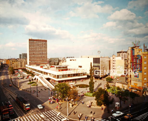 Obchodný dom Prior a Hotel Kyjev - pohľad z Kamenného námestia.