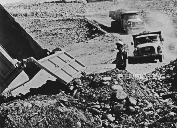 Výstavba vodnej priehrady Liptovská Mara.