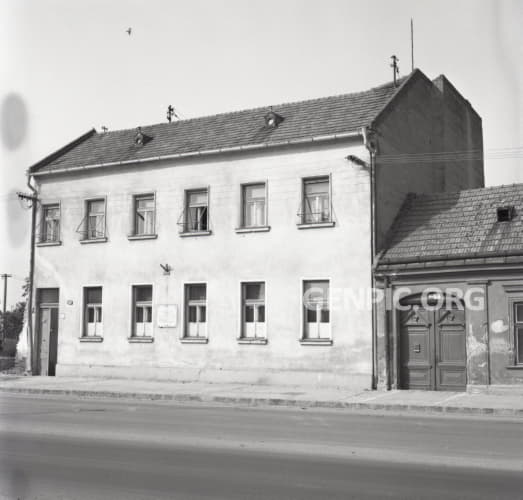 Krausov dom. Na už neexistujúcej budove bola pamätná tabuľa na počesť Generáneho štrajku v roku 1920.