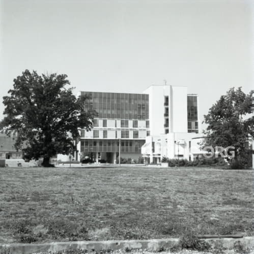 Trnavská univerzita v Trnave (pôvodne sídlo spoločnosti Stavoprojek).