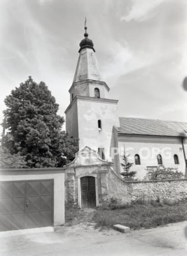 Rímskokatolícky kostol sv. Gála v miestnej časti Stráže.