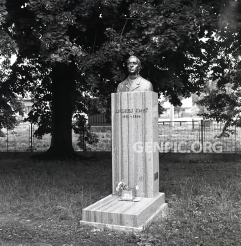 Pomník Andreja Kmeťa.