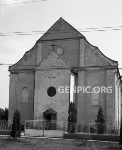 Farský kostol Najsvätejšieho Spasiteľa.