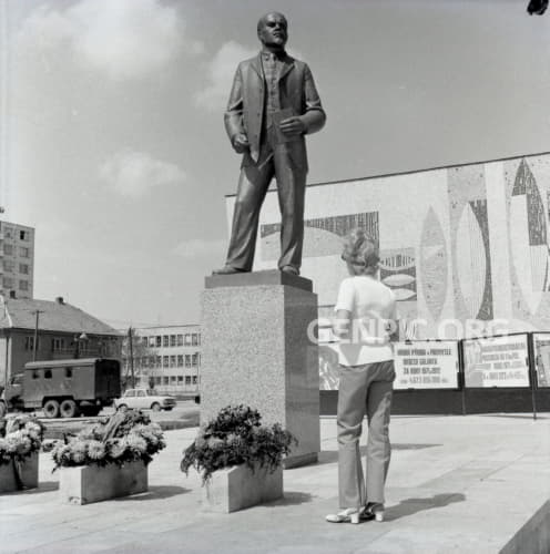 Statue of Lenin.