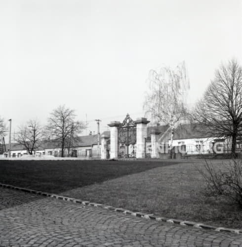 Kaštieľ Dolná Krupá - Historická brána.
