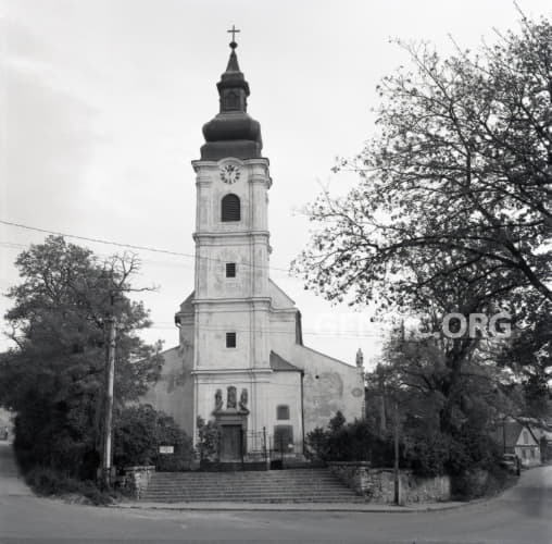 Holy Cross Roman Catholic Church.