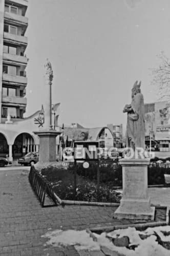 City center - St. Nicholas statue and Holy Trinity Column.